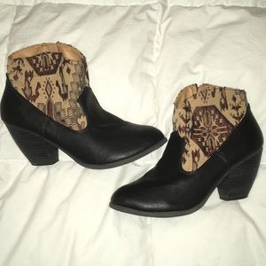 Women’s southwest print boots